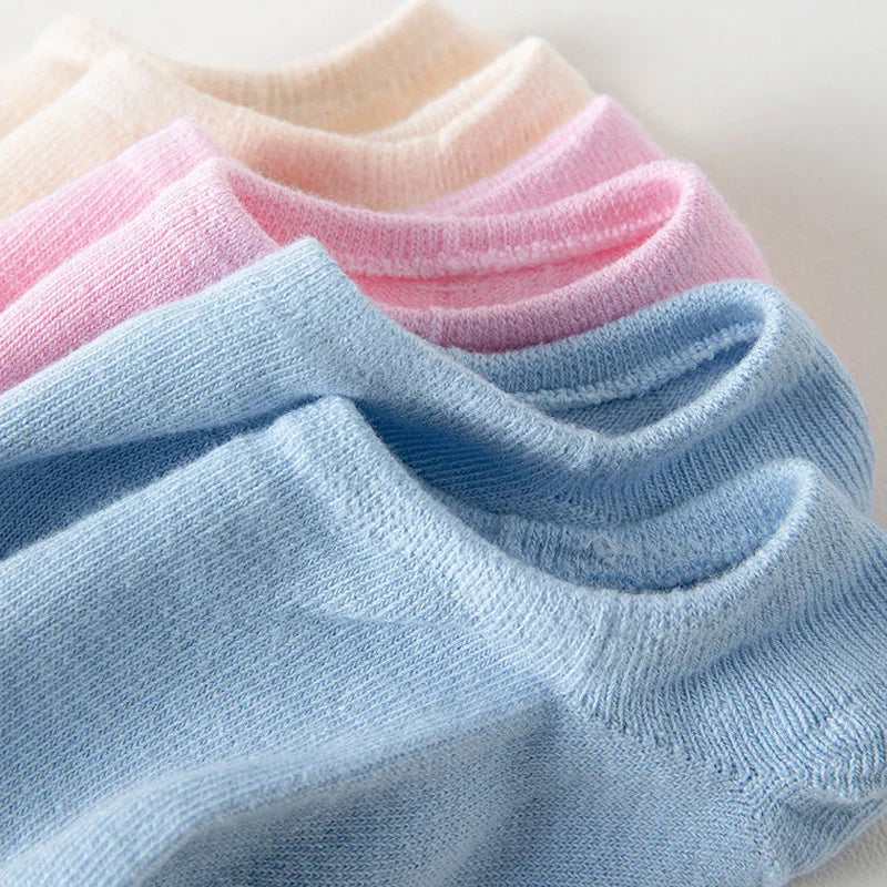 Blissful 5  figers ankle socks in varies light colors