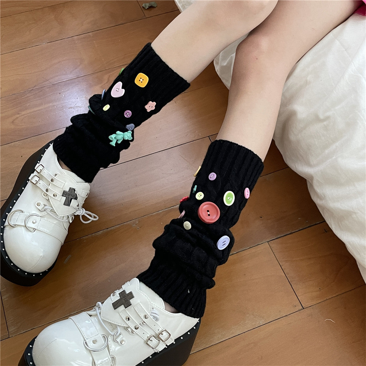 ButtonCharmKnit Socks in black