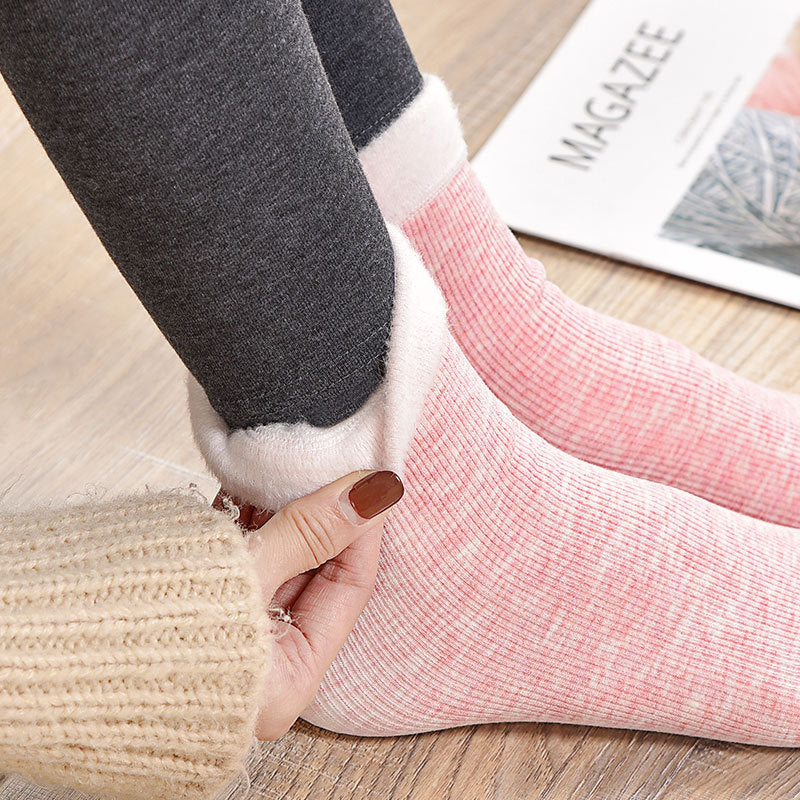 Heathered Hug Ankle Socks in pink