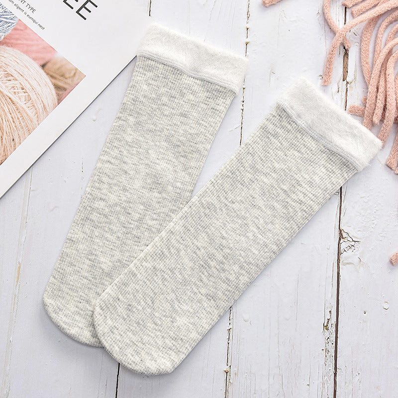 Heathered Hug Ankle Socks in light grey