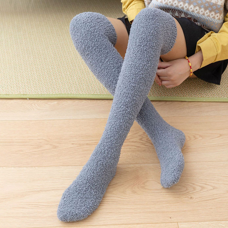 Soft Knee high socks in grey on model