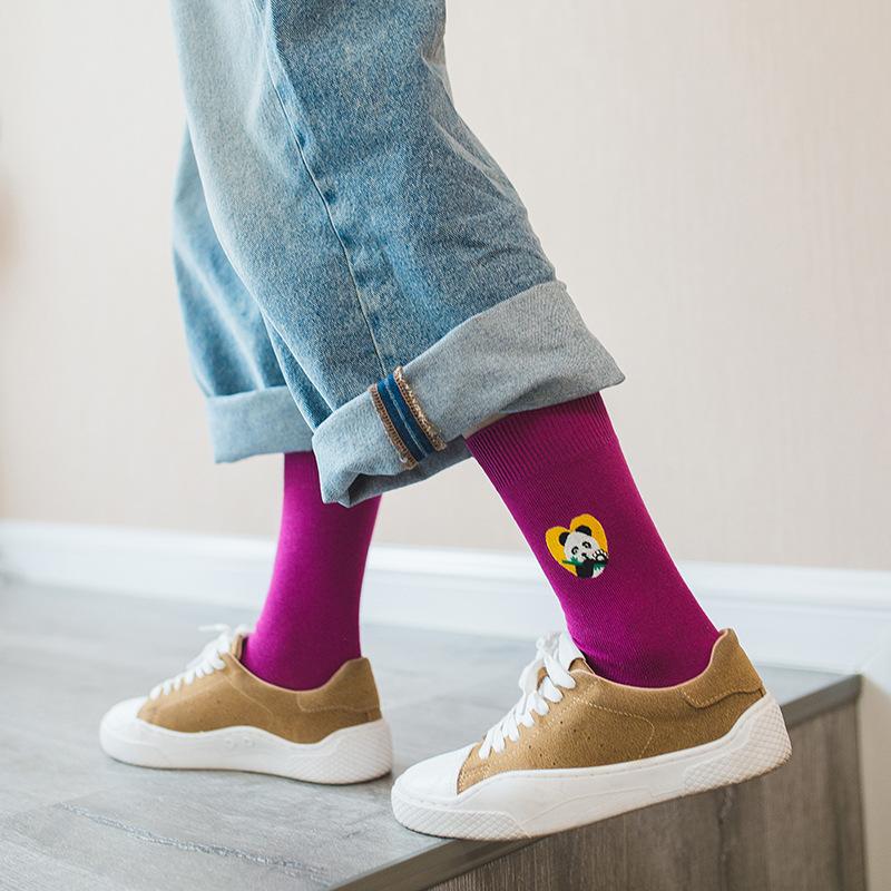 Vintage Socks in darkpink on sneaker with jeans